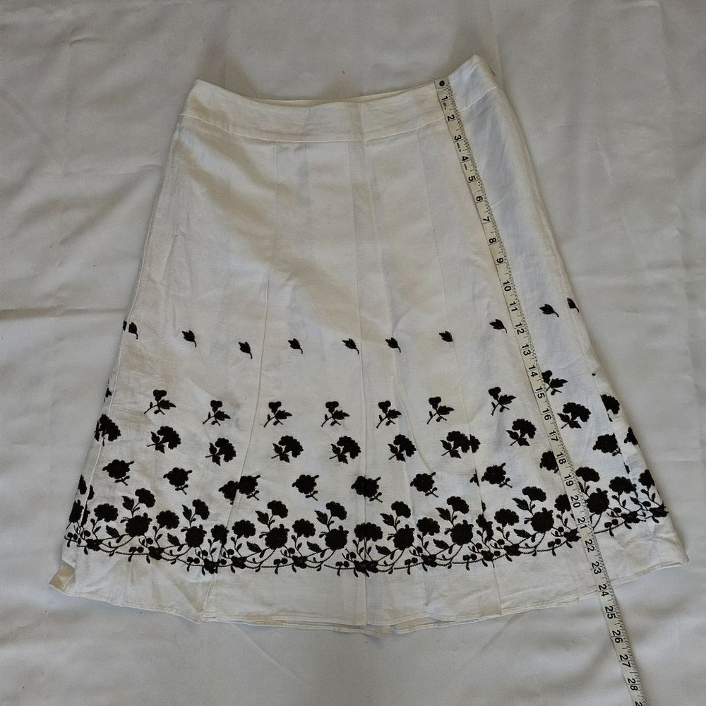 Ann Taylor Women's White/Black Floral Embroidered Pleated A-Line Skirt Size‎ 4 - Picture 11 of 11